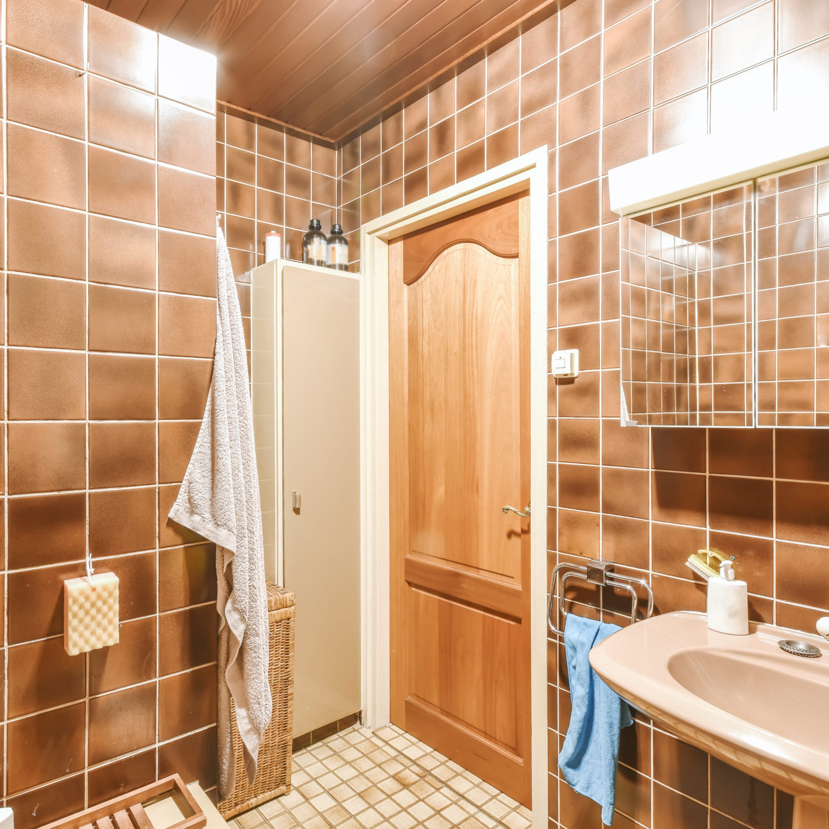 An elegant bathroom in stylish residential building